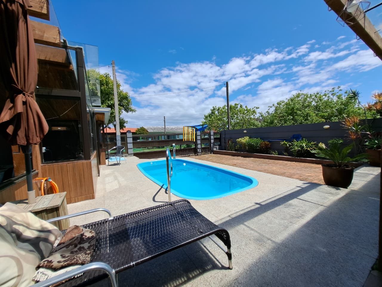 Casa com 04 dormitórios e piscina na praia de Imbé/ RS.