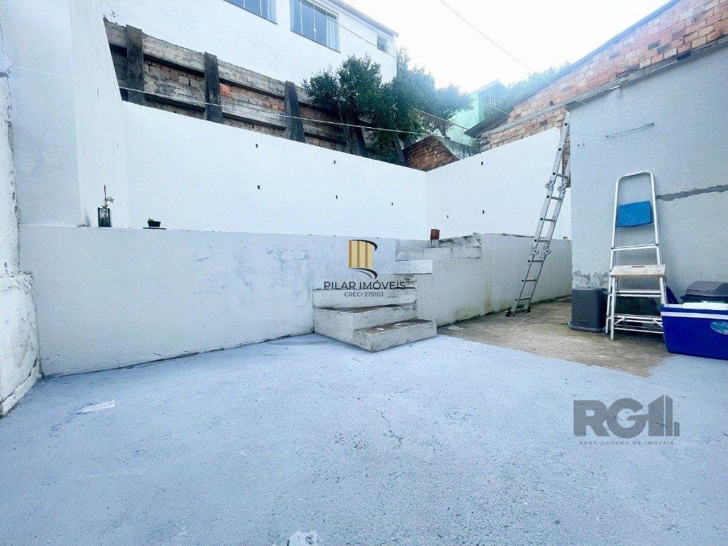 Casa de 2 dormitórios no bairro Jardim Sabará