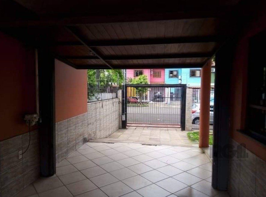 Casa 179m², 3 dormitórios, 3 vagas no bairro Parque Santa Fé