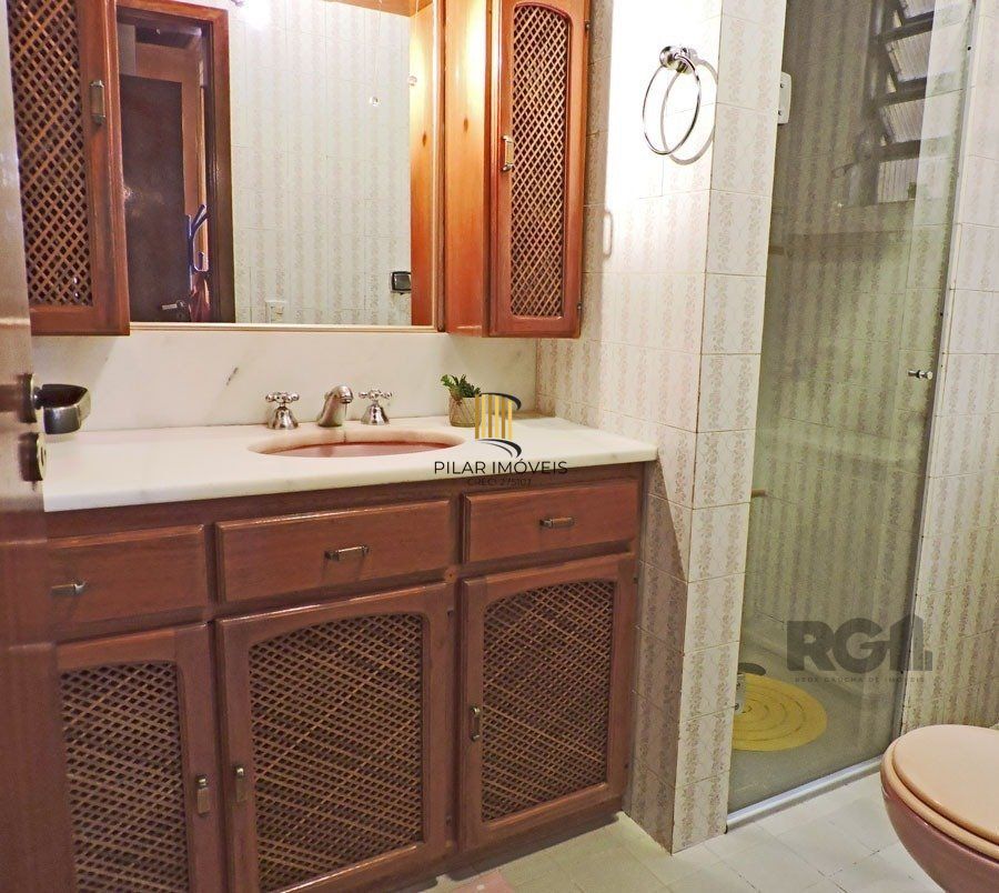 EXCELENTE casa térrea MAIS um loft construído em edícula anexa, com pátio.