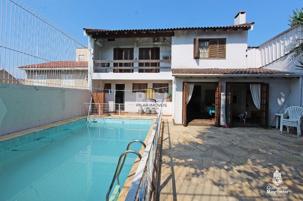 Casa para Venda - 326m², 3 dormitórios, sendo 3 suites, 4 vagas - Glória