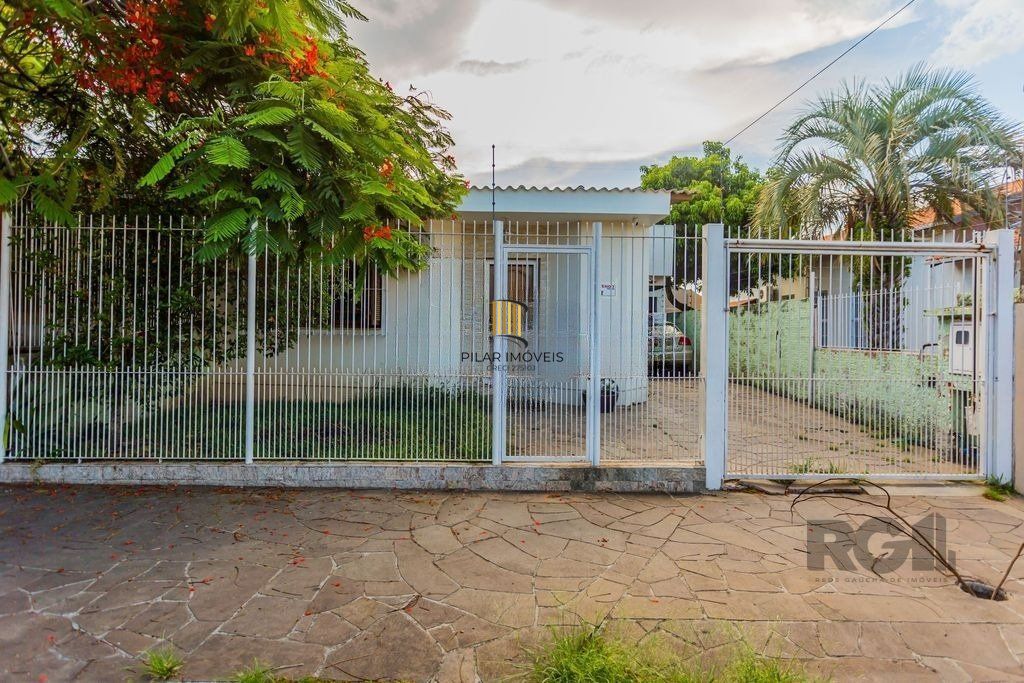 Casa de 2 dormitórios no bairro Passo das Pedras