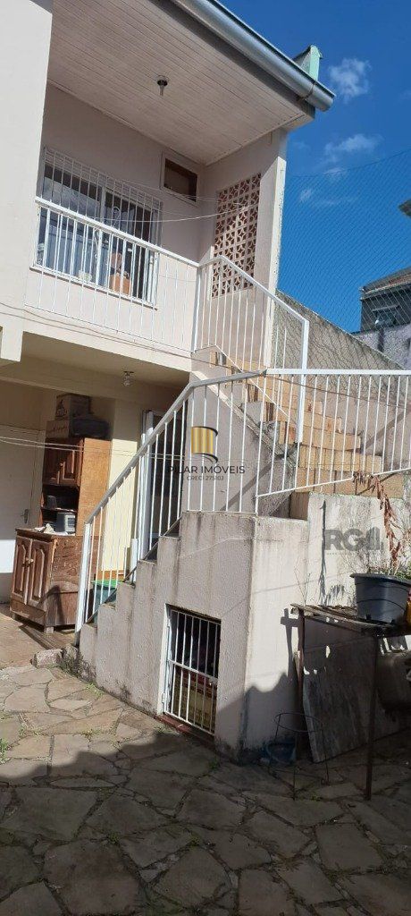 Casa 4 dormitórios no bairro Rubem Berta