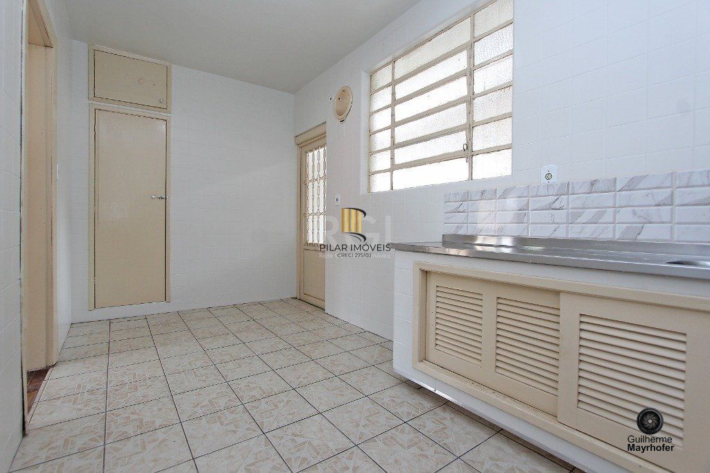 Casa para Venda - 233m², 4 dormitórios, 5 vagas - Nonoai