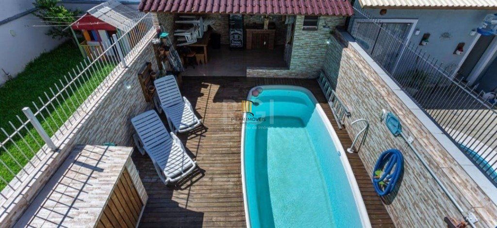 Excelente casa com 3 dormitórios e piscina