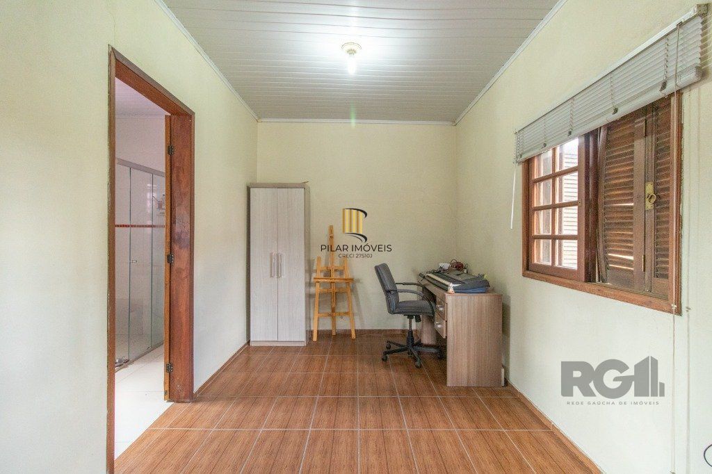 Casa com 3 dormitórios e 3 vagas no bairro Santa Tereza
