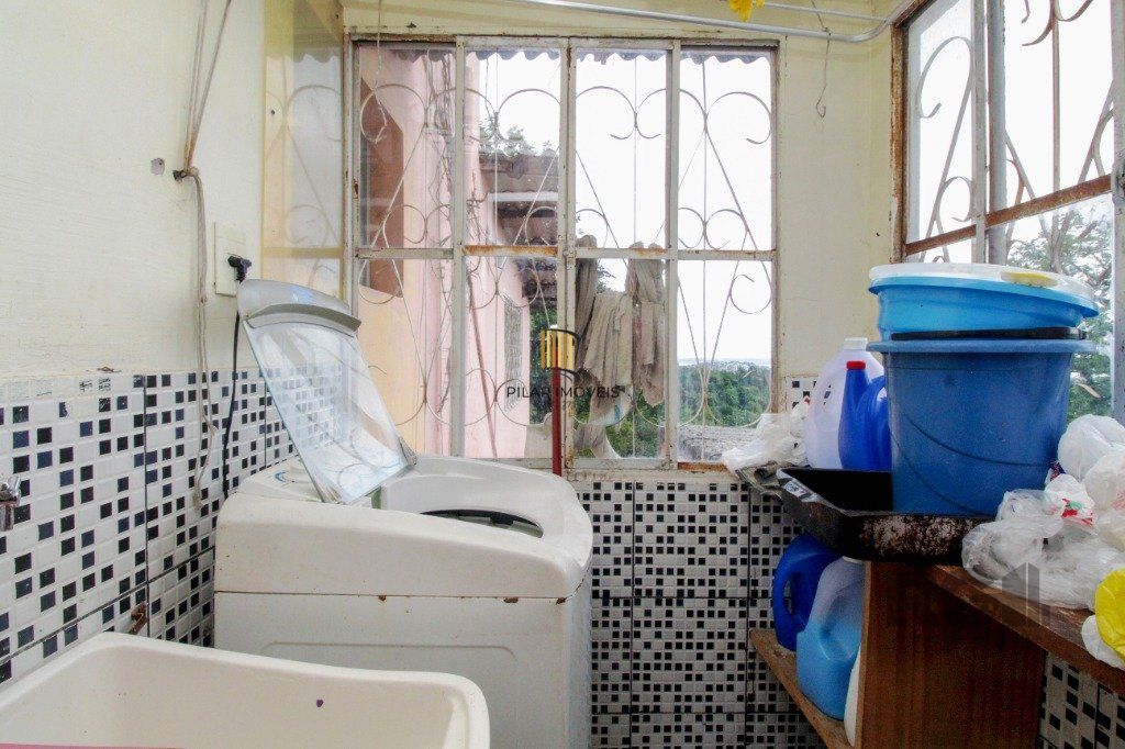 Casa 5 dormitórios no bairro Nonoai