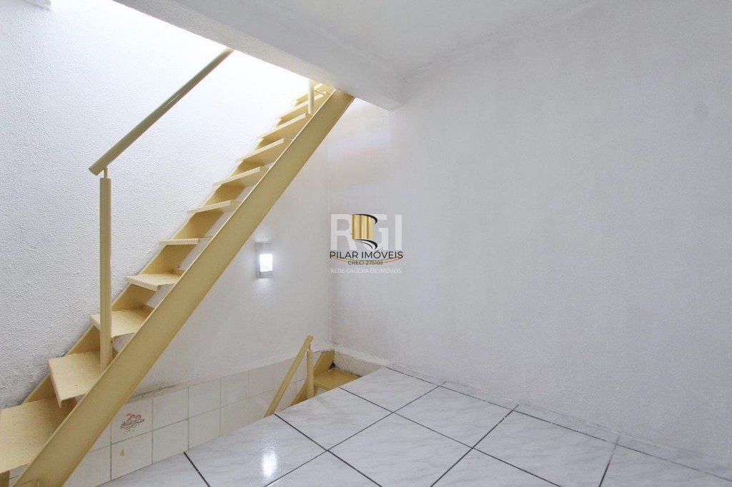 Sobrado para Venda - 70m², 2 dormitórios, Nonoai
