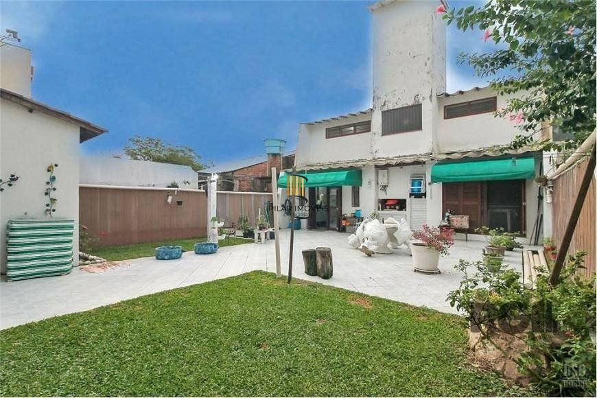 Casa de 285m² - 4 dormitórios, 4 vagas no bairro Bom Jesus