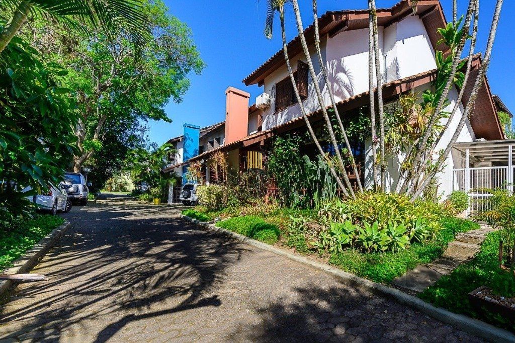 Casa em Condomínio à venda com 4 quartos 319 m²  Rua Manoel Leao, Pedra Redonda, Porto Alegre