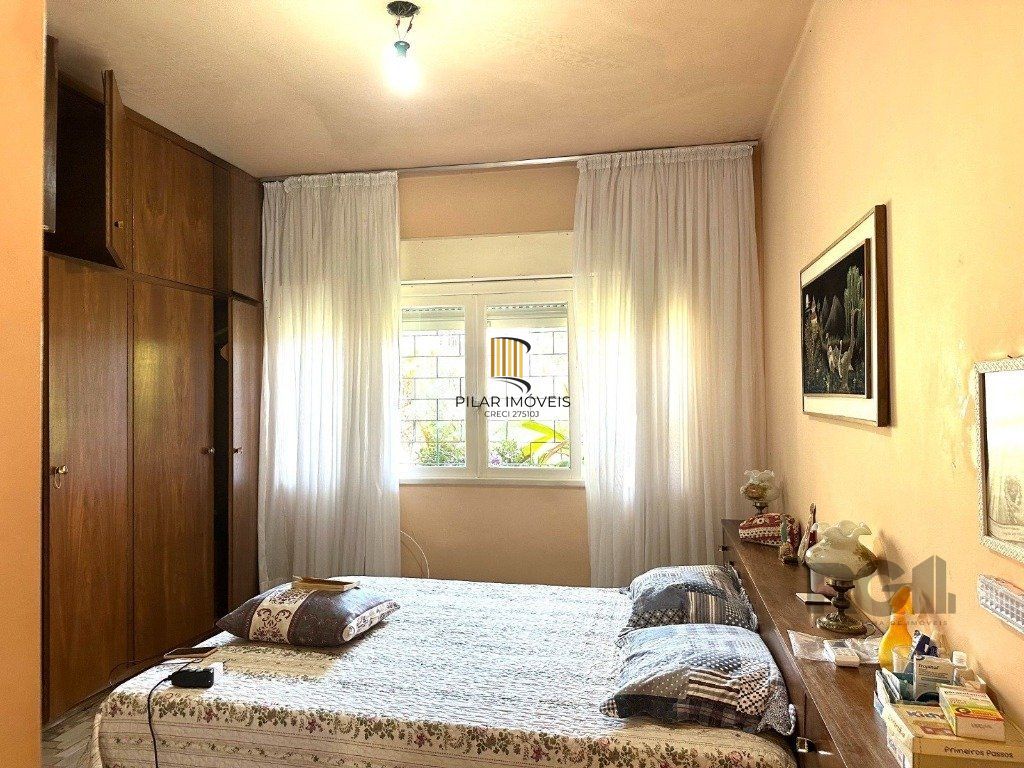 Casa 3 dormitórios no Bairro Glória, próxima a Prof. Oscar Pereira.