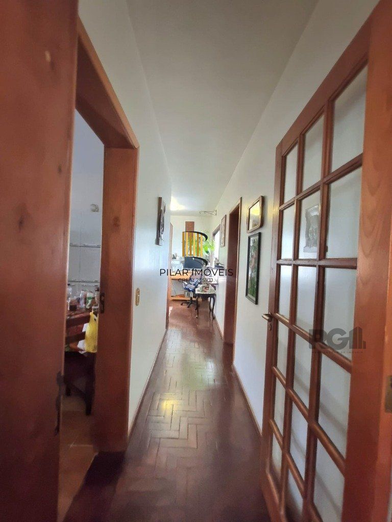 Casa 5 dormitórios no bairro Cavalhada