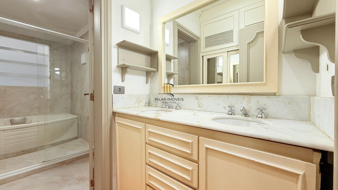 Apartamento de 3 dormitórios à venda em Independência, Porto Alegre