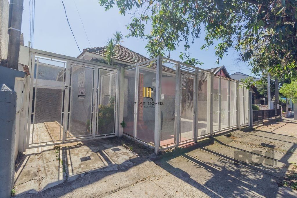 Casa de 5 dormitórios no bairro Sarandi