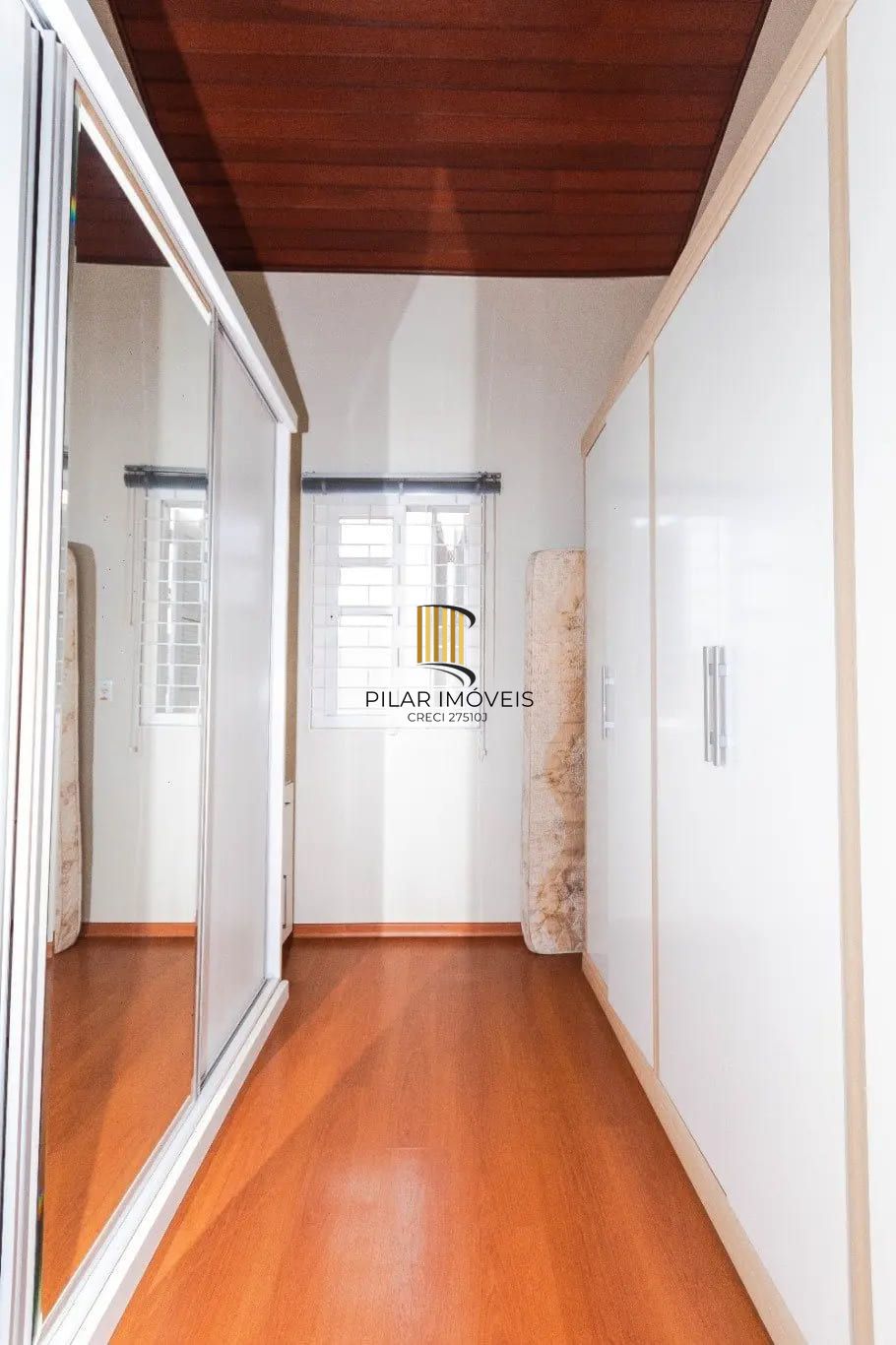 Casa com 3 dormitórios e 223m² à venda em Parque Santa Fé, Porto Alegre.