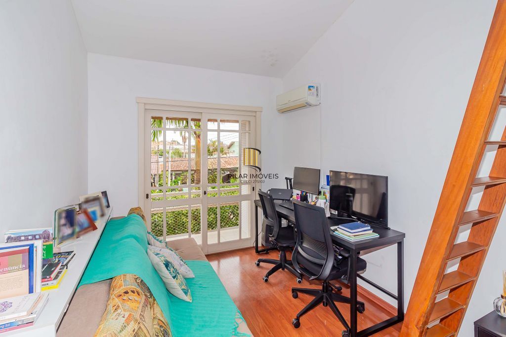 Casa de 3 dormitórios à venda no Bairro Serraria - Porto Alegre