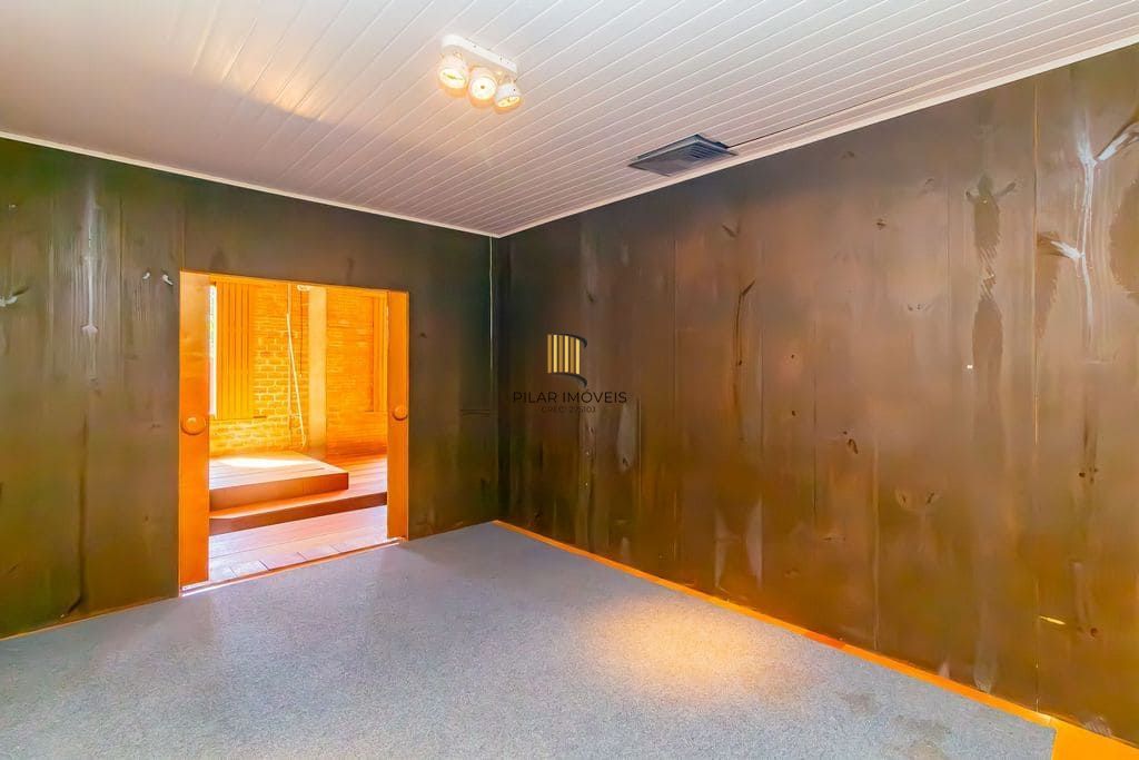 Casa de 3 dormitórios, no Bairro Ponta Grossa - Porto Alegre