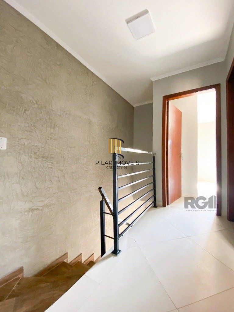 Casa de 3 dormitórios no bairro Mário Quintana