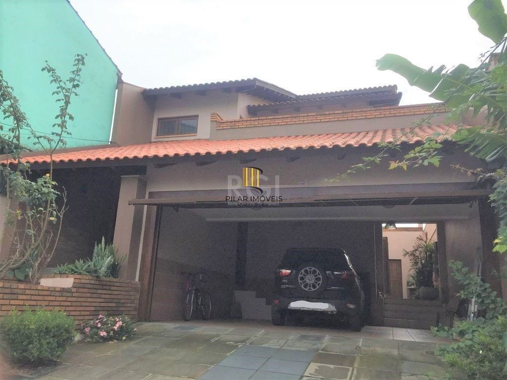Casa de 270m² - 3 dormitórios, 1 suíte, churrasqueira, pátio e 3 vagas de garagem - Pilar Imóveis