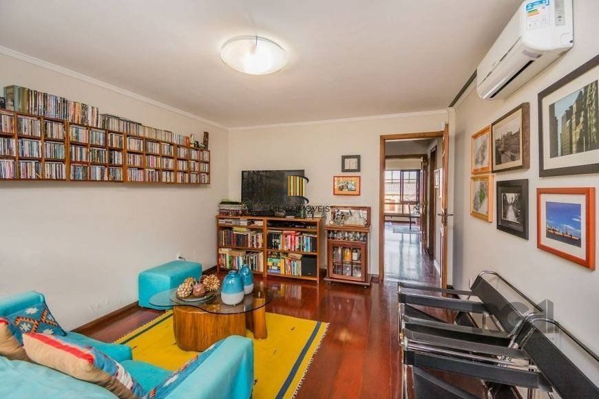 Casa 279m² - 4 dormitórios, 3 vagas no bairro Santa Tereza