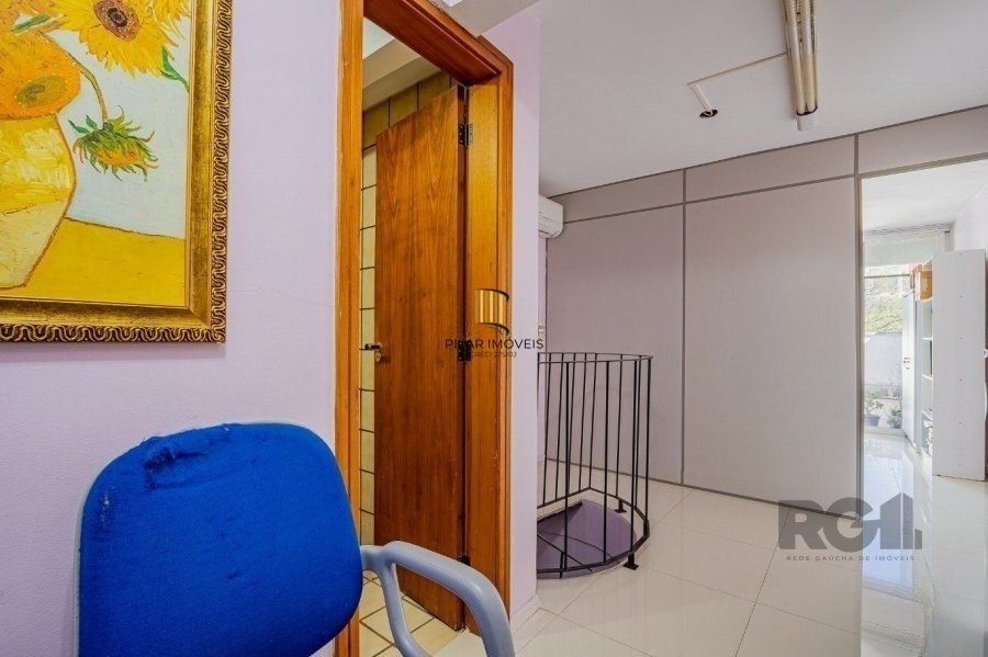 Excelente cobertura comercial de 79m² com 2 banheiros.