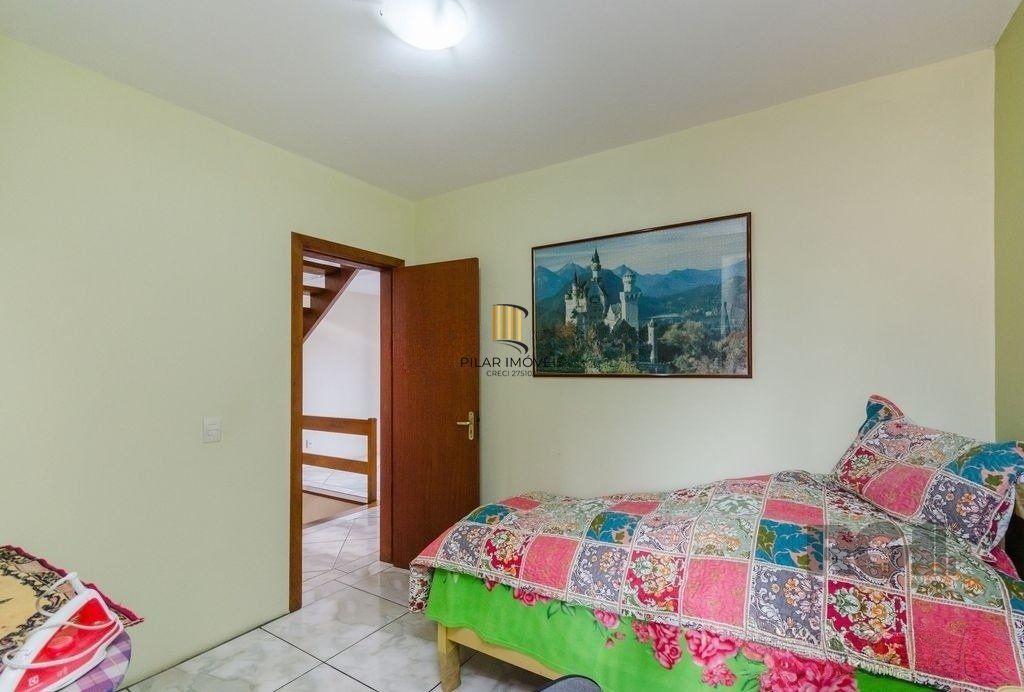Casa em Condomínio, 166m² - 3 dormitórios, 2 vagas no bairro Guarujá