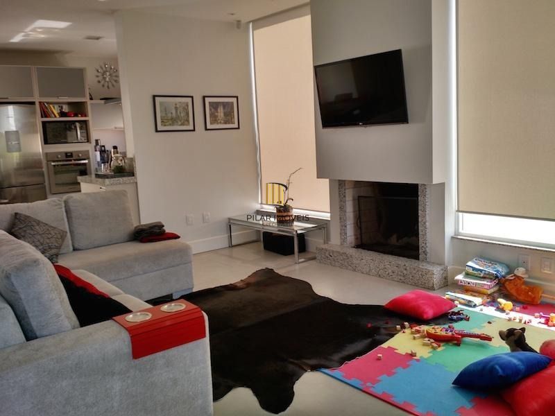 Casa para Venda - 217m², 3 dormitórios, sendo 1 suites, 5 vagas - Teresópolis