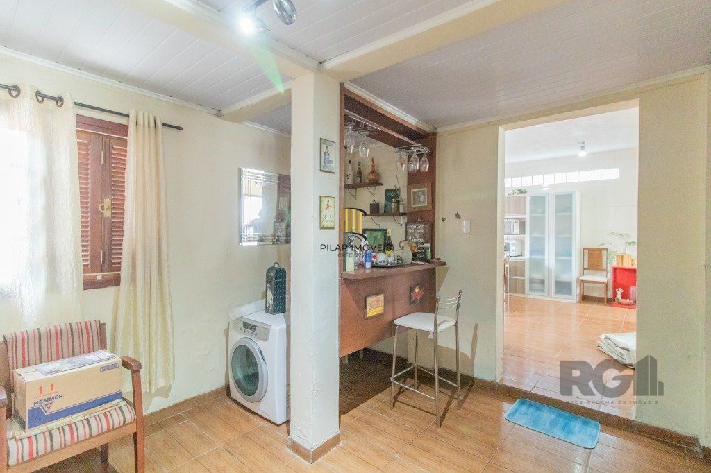 Casa com 3 dormitórios e 3 vagas no bairro Santa Tereza