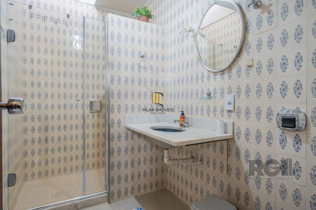 Casa com 4 dormitórios no bairro Gloria
