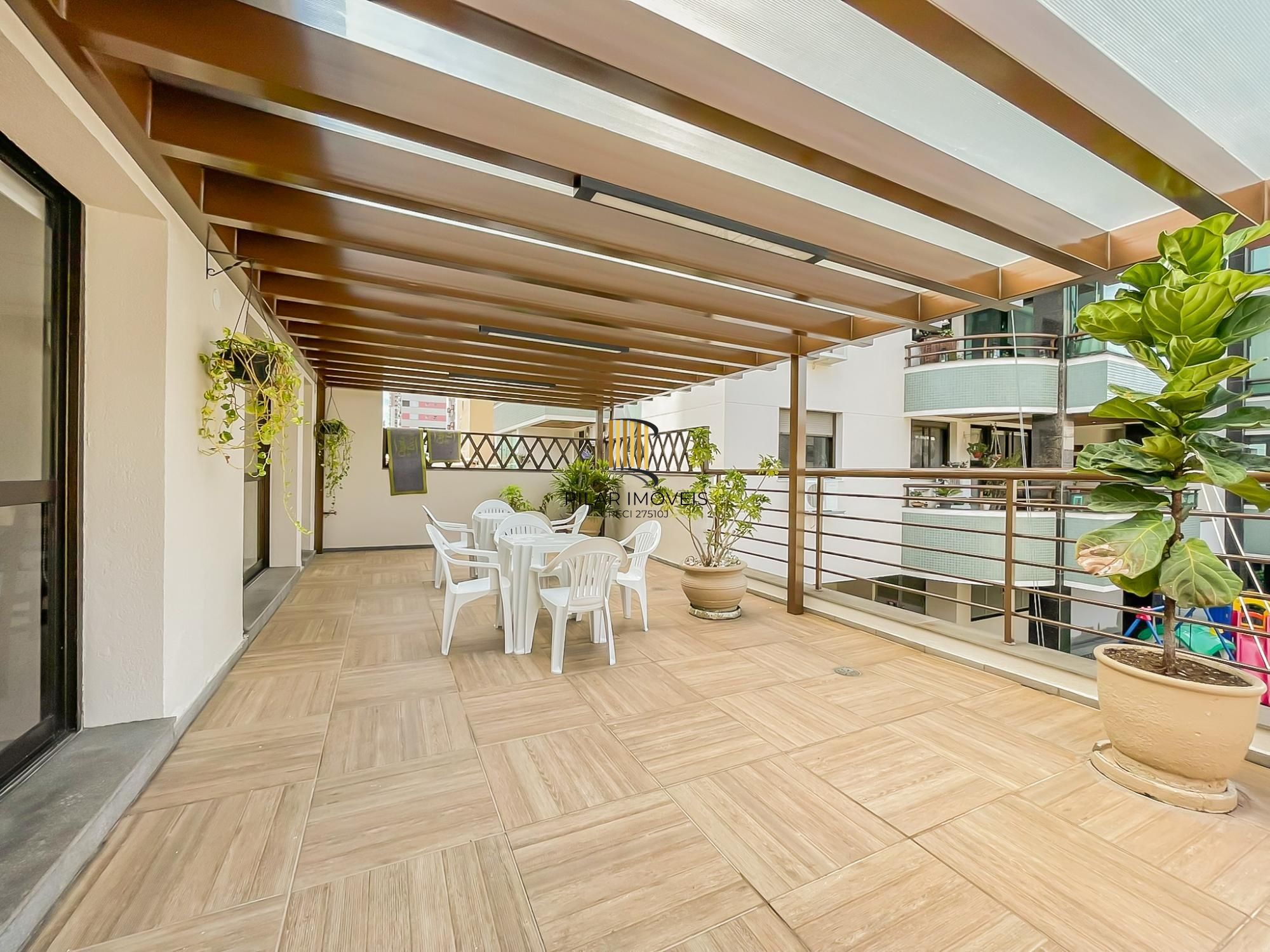 Lindo apartamento 03 dormitórios, duas vagas Coração Menino Deus