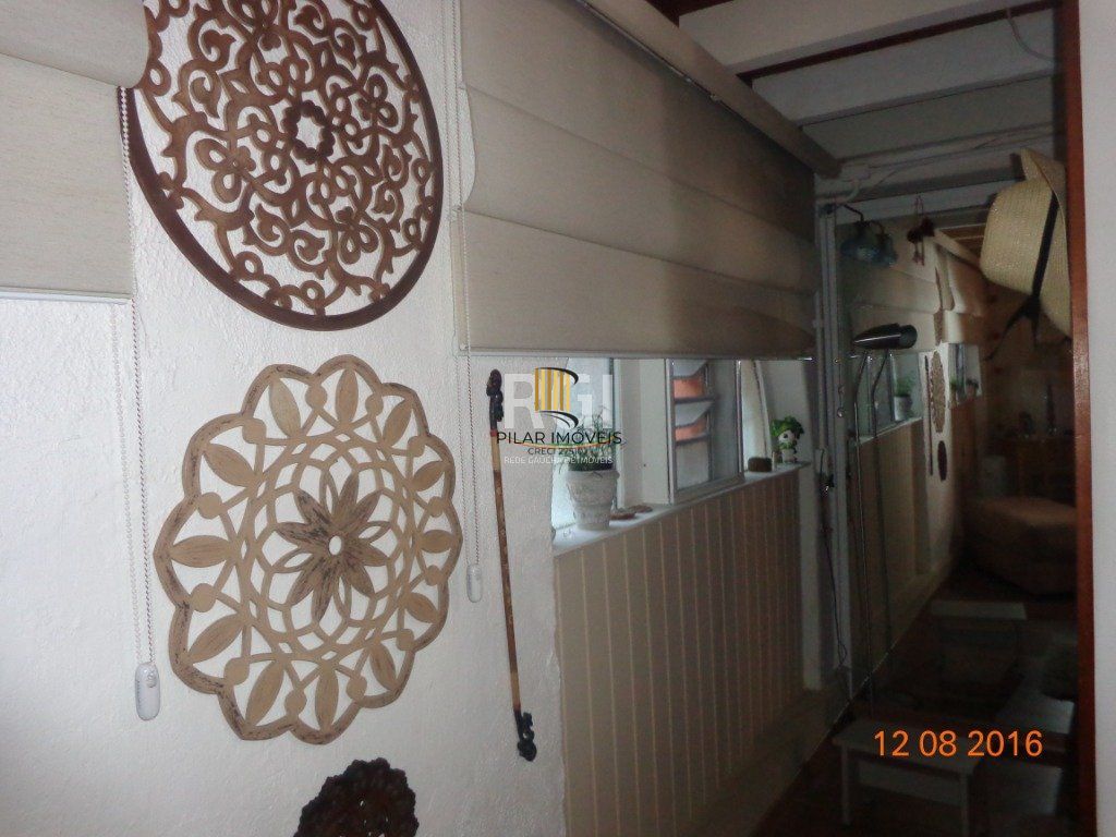 Casa para Venda - 240m², 6 dormitórios, 4 vagas - Teresópolis