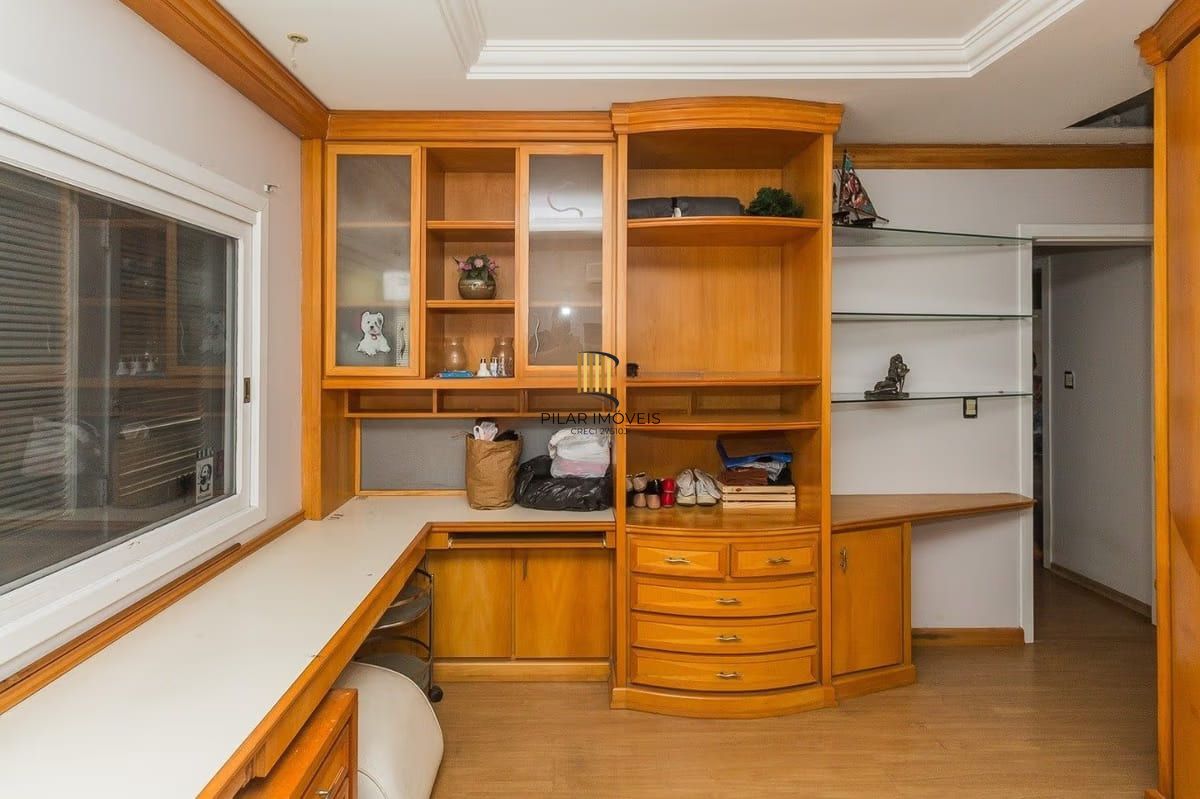 Casa com 5 dormitórios à venda em Parque Santa Fé, Porto Alegre.