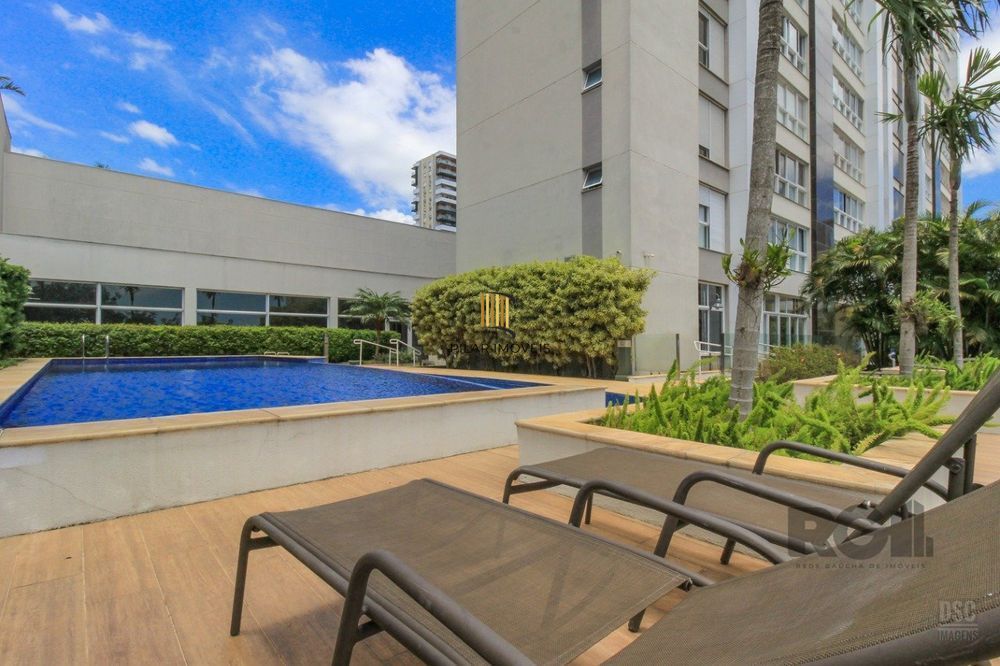 Apartamento com 3 suítes e 161m² à venda em Petrópolis, Porto Alegre.