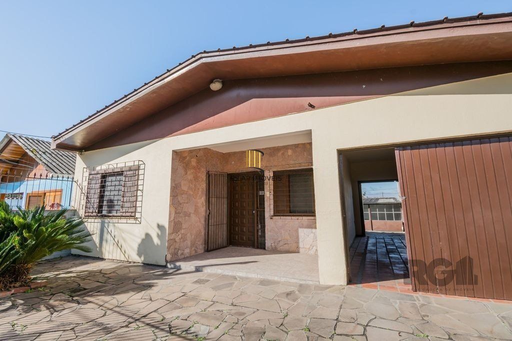 Casa de 159m² - 2 dormitórios, 3 vagas no bairro Rubem Berta - Pilar Imóveis
