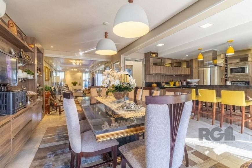 Casa 280m² - 3 dormitórios, 1 suíte, 2 vagas no bairro Jardim Itú