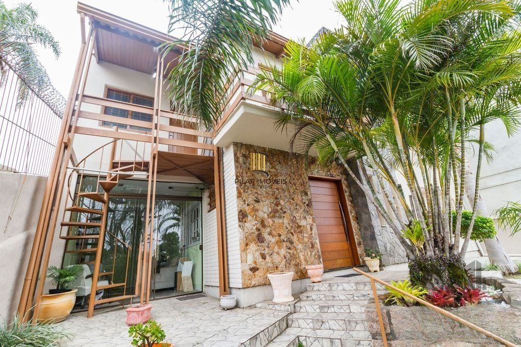 Casa 4 dormitórios no bairro Espírito Santo