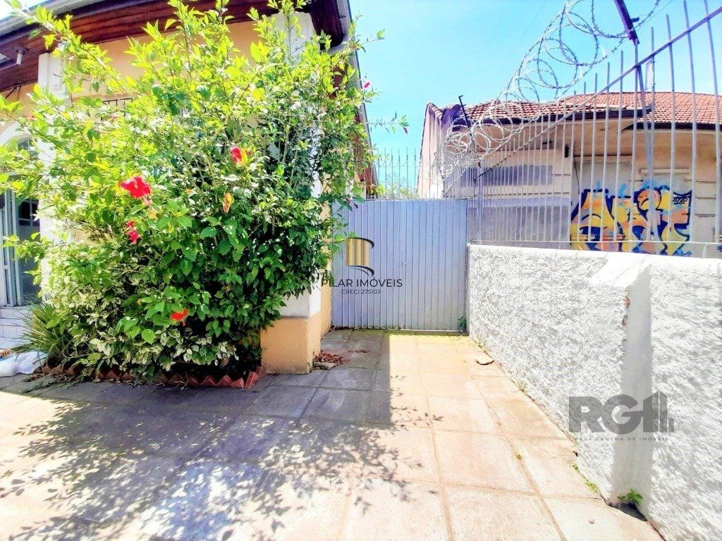 Casa 3 dormitórios no bairro Medianeira