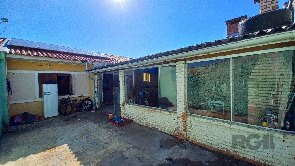 Casa de 2 dormitórios localizada no bairro Hípica
