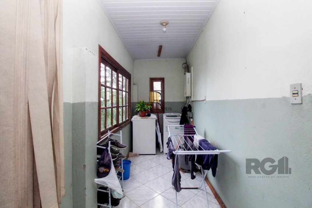 Casa 5 dormitórios no bairro Nonoai