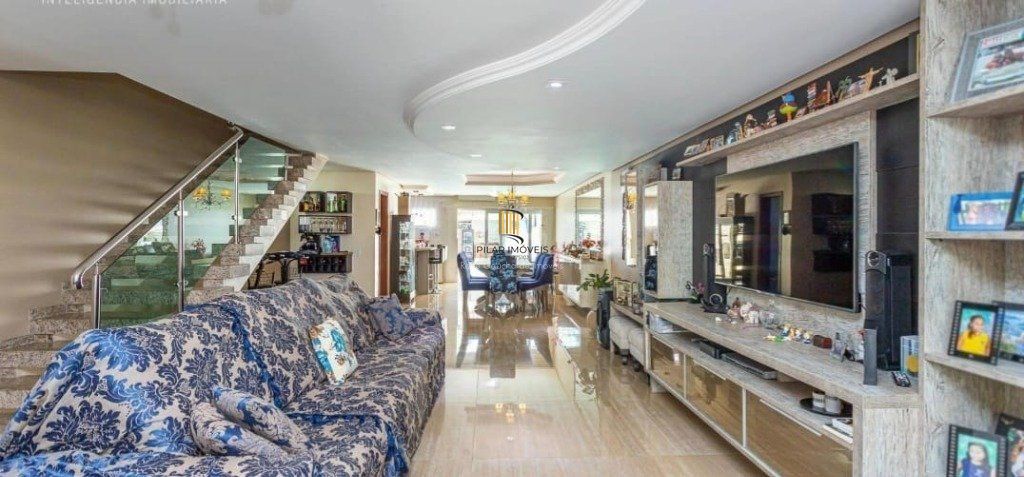 Excelente casa com 3 dormitórios e piscina