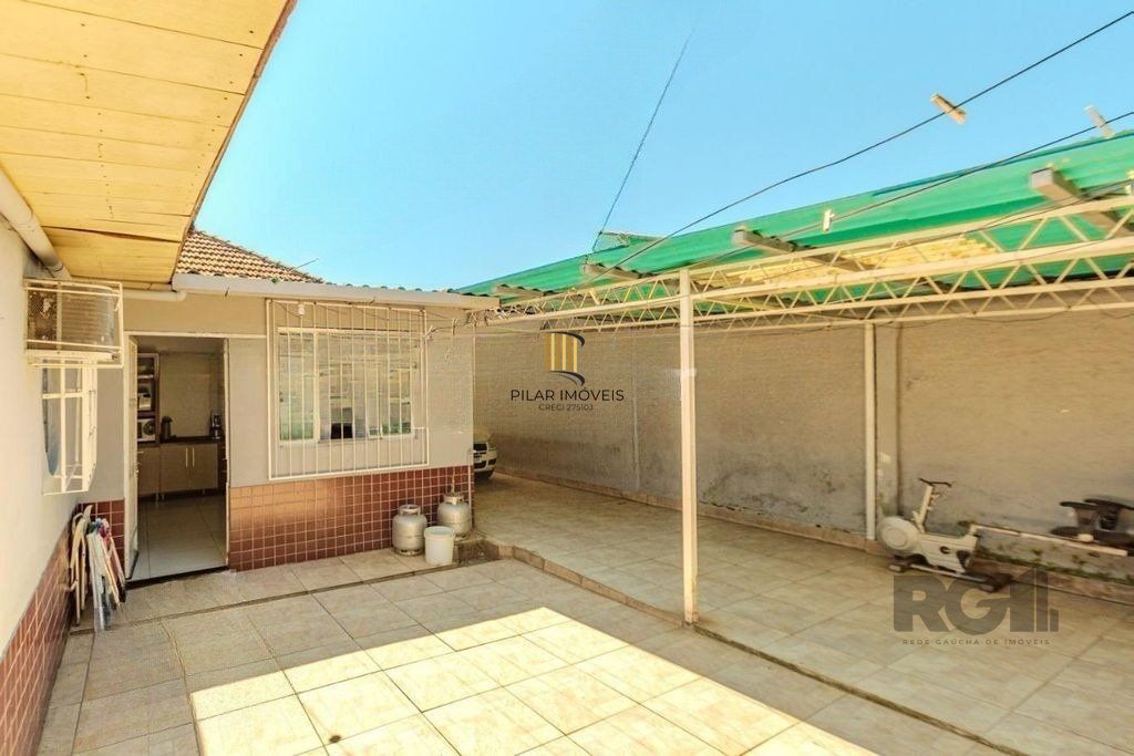 Casa de 3 dormitórios no bairro Rubem Berta