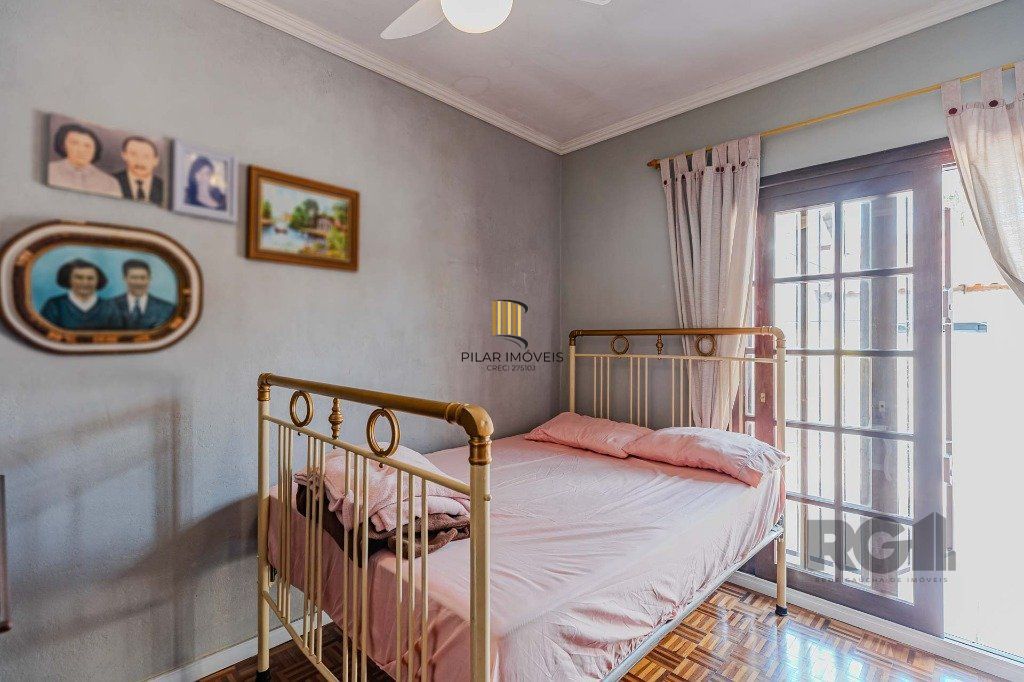 Casa com 234m², 3 dormitórios, 3 vagas no bairro Partenon