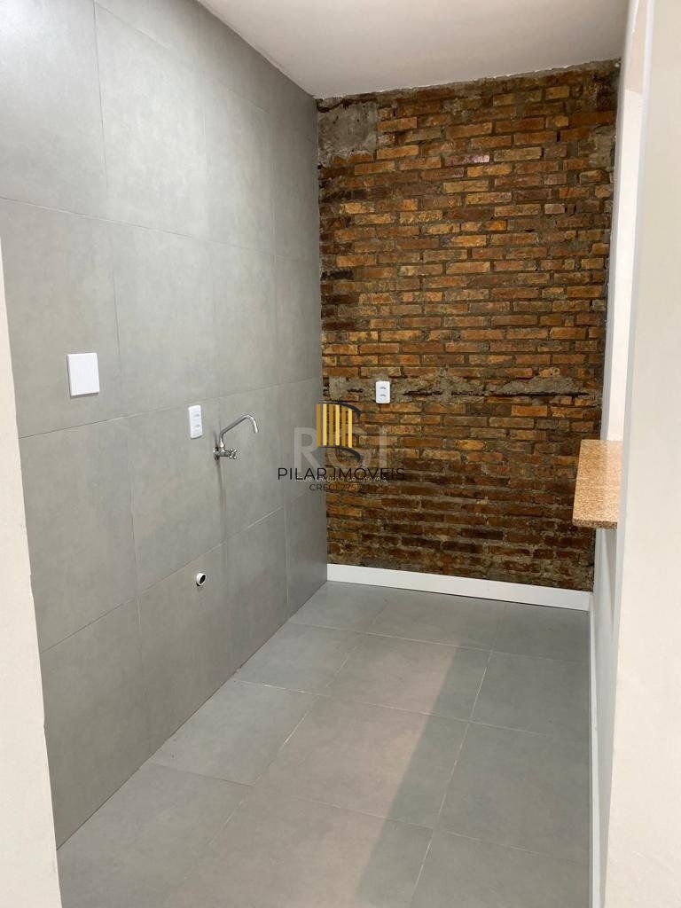 Apartamento térreo - 1 suíte, pátio e lavabo no bairro Petrópolis