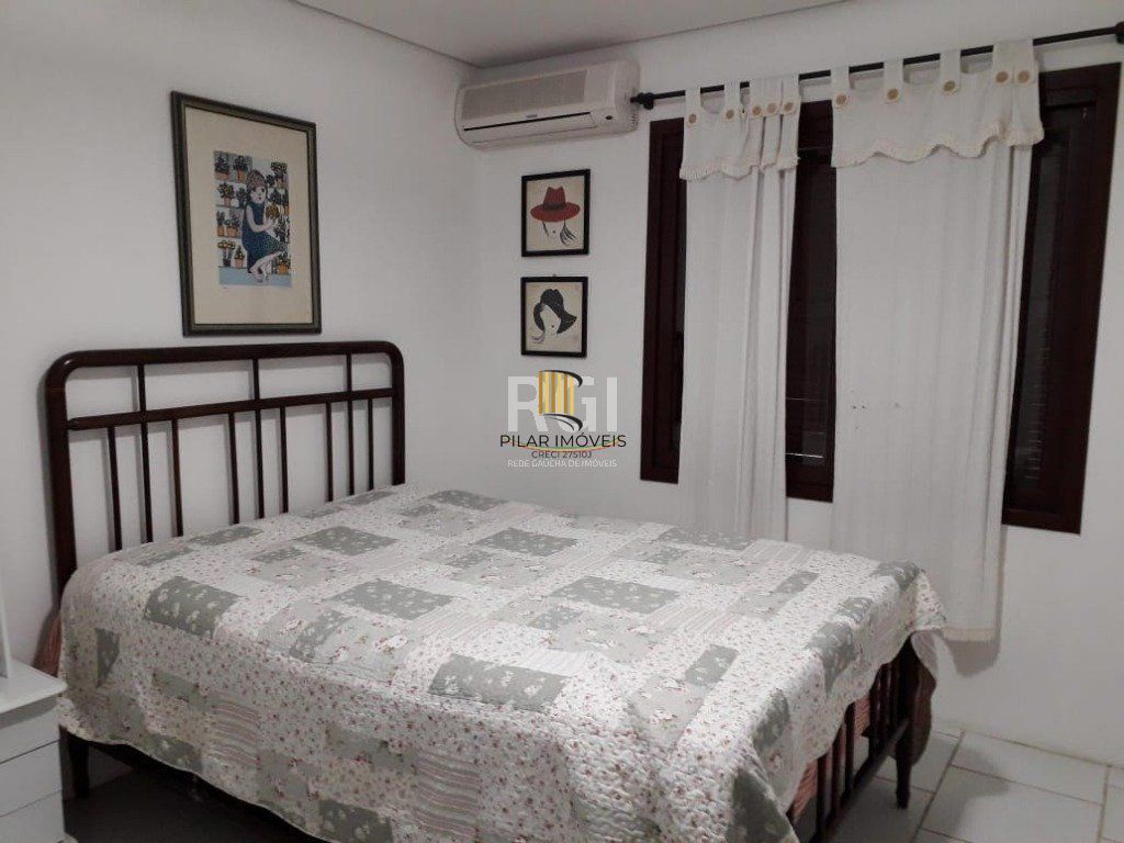 Casa para Venda - 124.3m², 3 dormitórios, 2 vagas - Centro