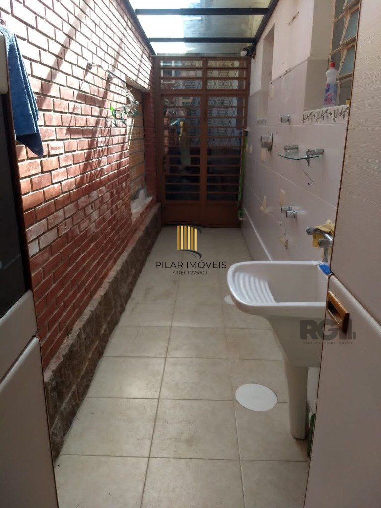 Casa de 168m² - 3 dormitórios, 3 vagas no bairro Nonoai