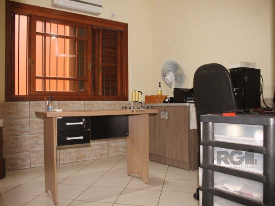 Casa 179m², 3 dormitórios, 3 vagas no bairro Parque Santa Fé
