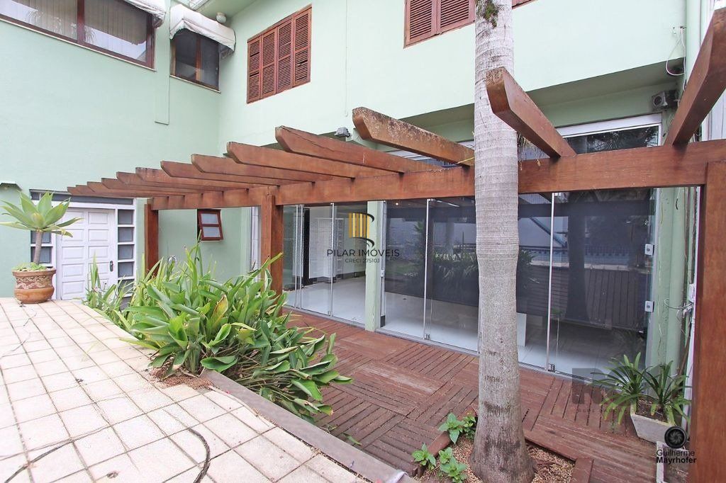 Casa com 5 suítes, 7 banheiros, 4 vagas no bairro Partenon