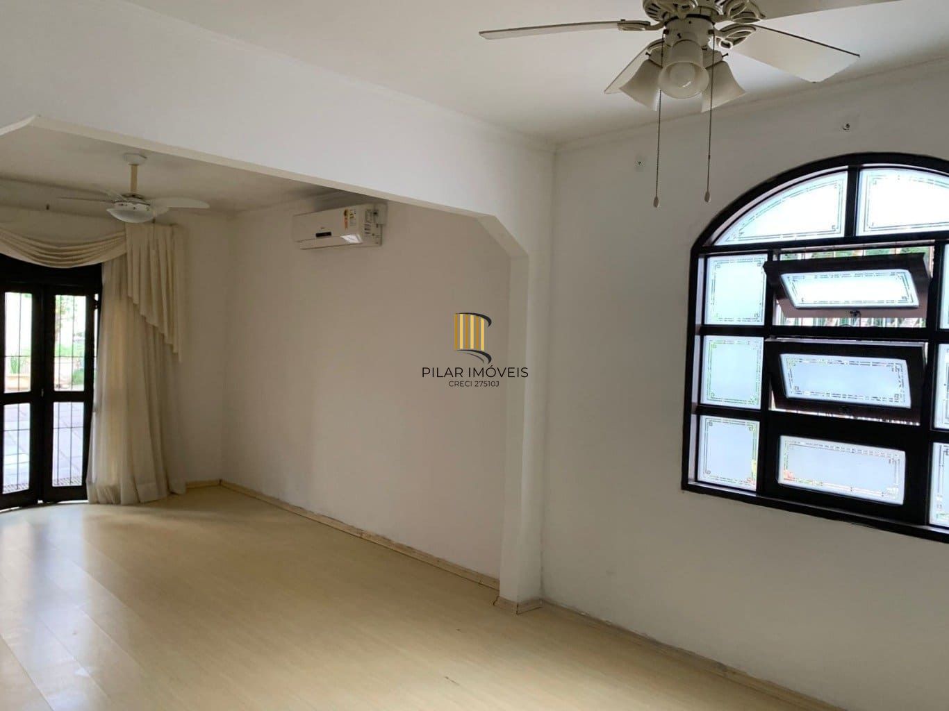 Casa em Condomínio de 3 dormitórios à venda em Tristeza, Porto Alegre.