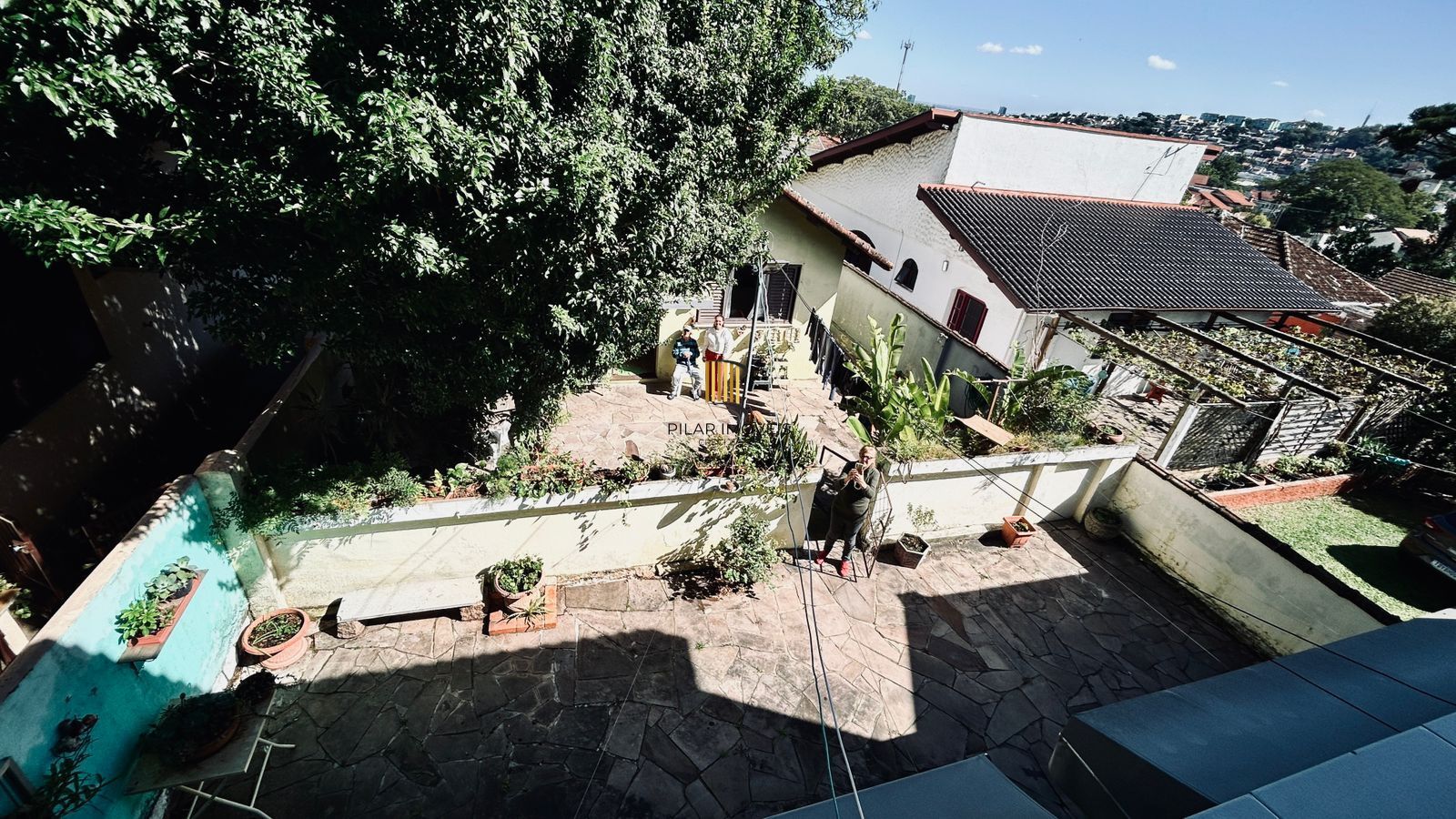 Casa com 2 dormitórios e edícula nos fundos no Bairro Nonoai