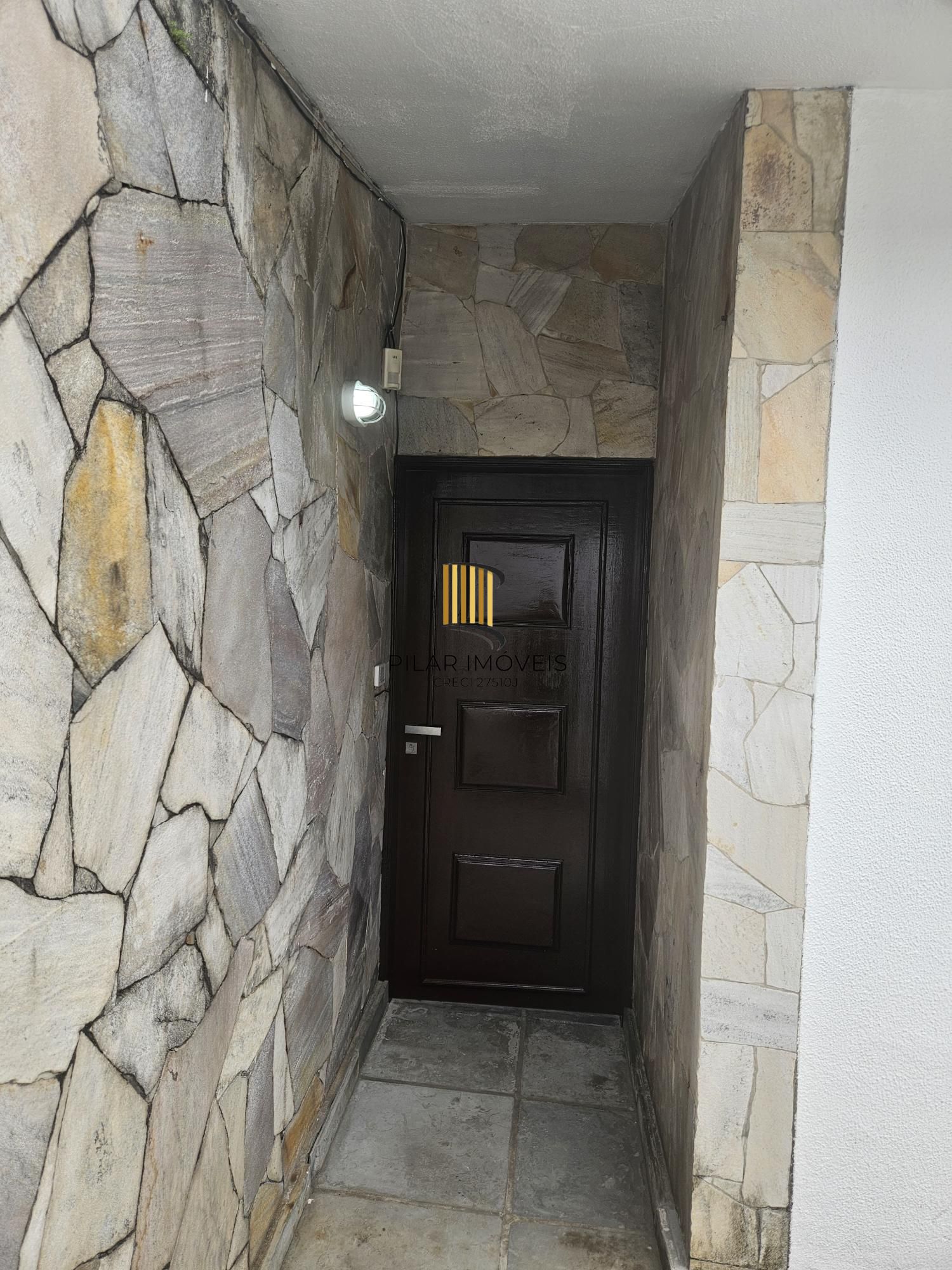 Casa toda reformada na avenida nonoai